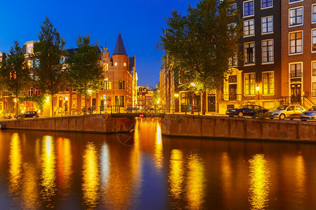 荷兰阿姆斯特丹运河的船只和桥梁图片