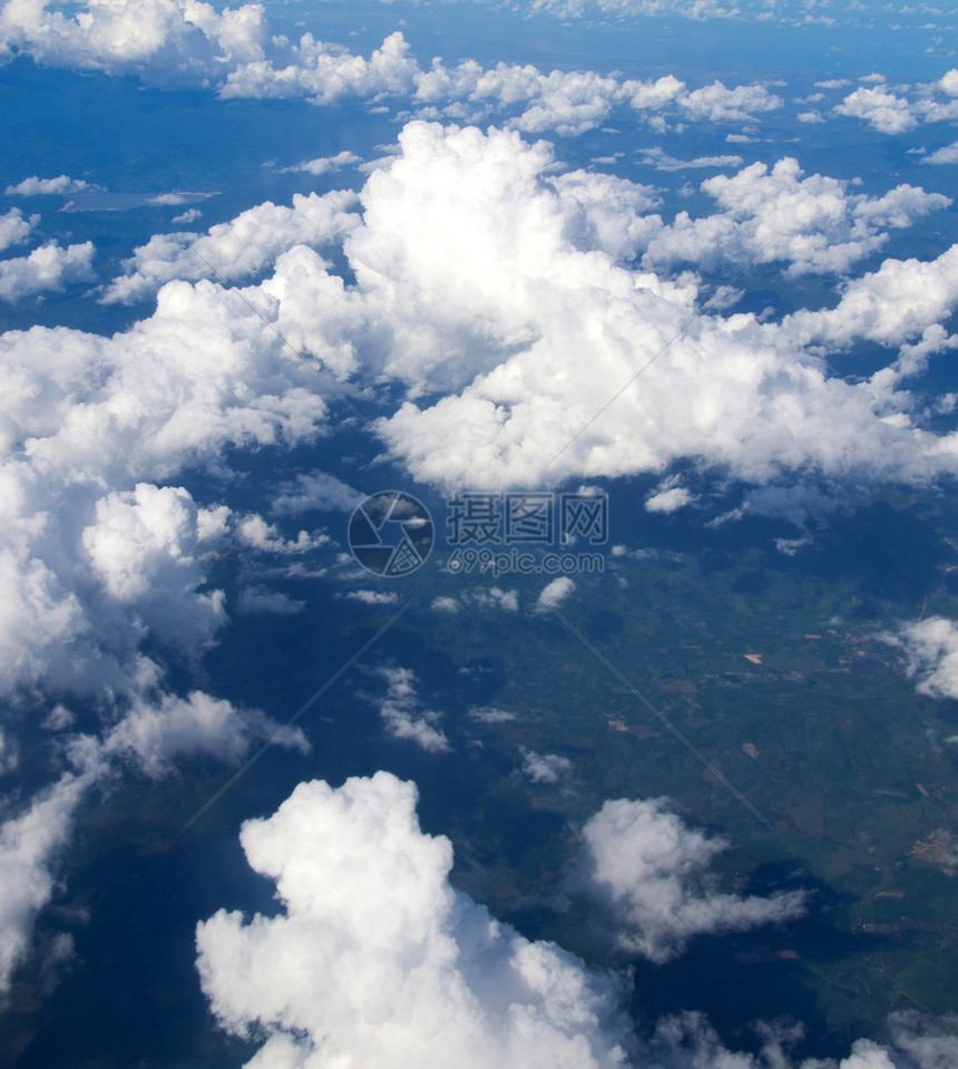 蓝天空和云背景图片