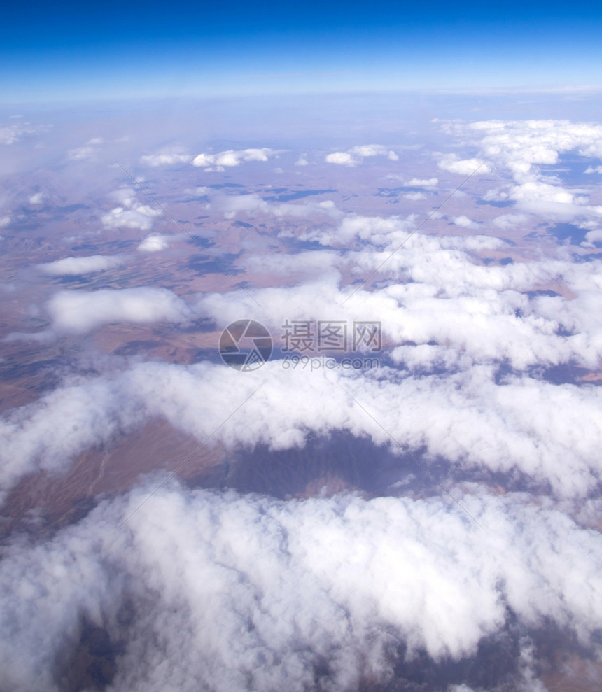 空中天和云层背景图片
