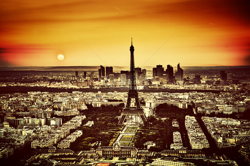巴黎日落时法国巴黎艾菲尔铁塔和火星冠的空中观察图片