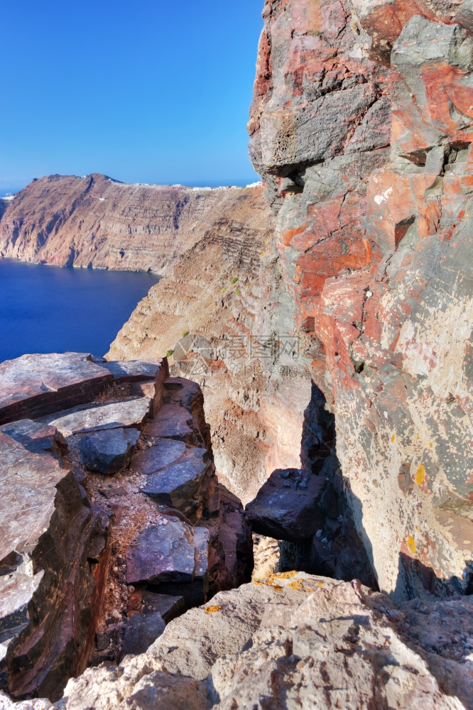 希腊圣托里尼岛的克夫和火山岩观察卡尔德拉和爱琴海阳光明媚的日子蓝天图片