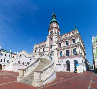 波兰萨摩斯克大市场里有政厅的历史建筑视野宽广图片