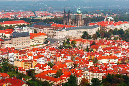对捷克布拉格城堡和哈德卡纳的空中观测图片