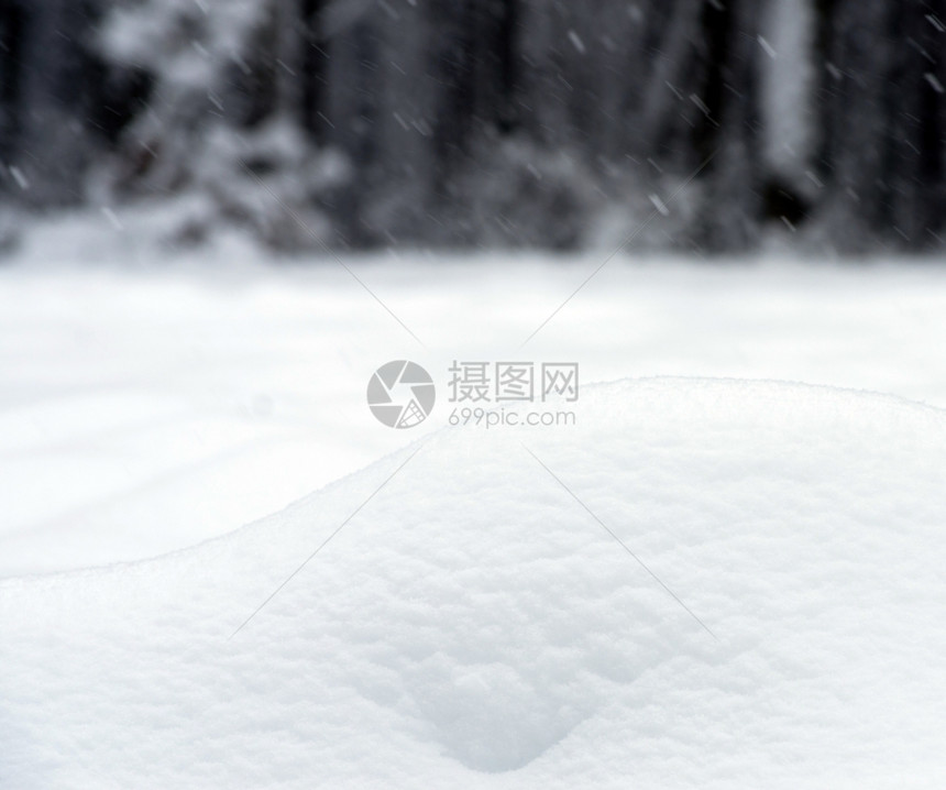 冬季背景下雪纹理关闭图片