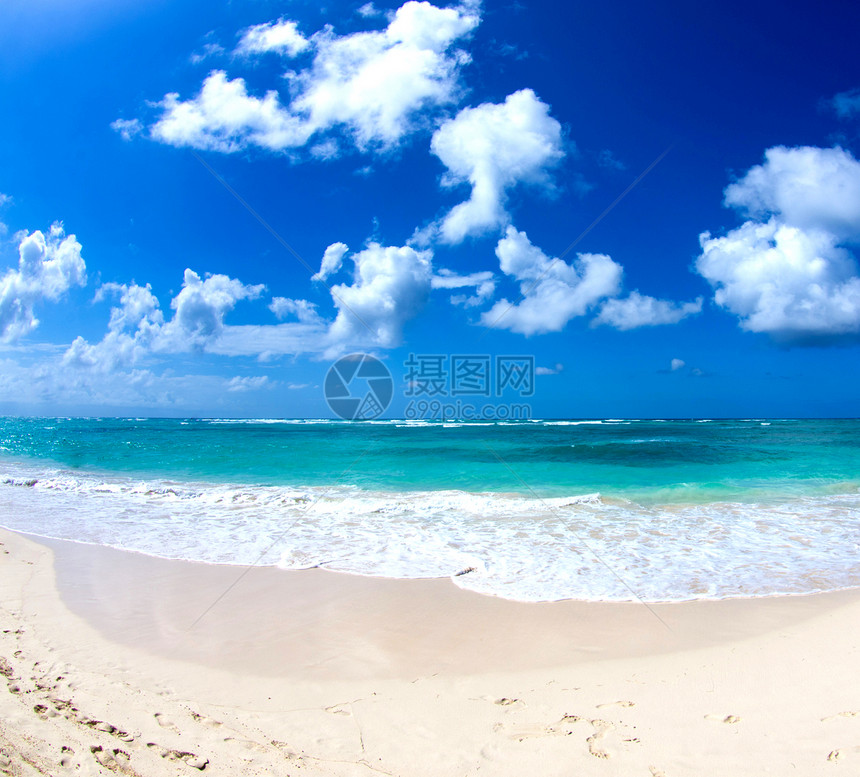 美丽的蓝色海滨图片