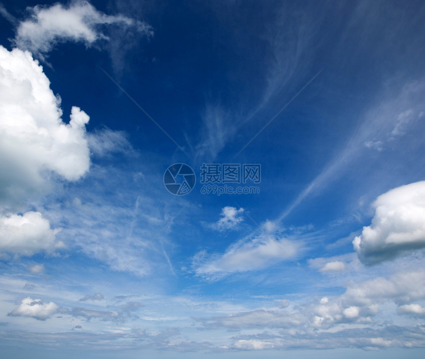 蓝天空背景云雾微小图片