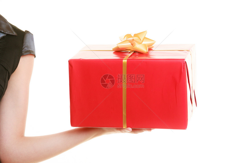 节假日爱与幸福概念与大型红礼盒隔离的女孩图片