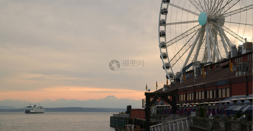 太阳已经作为渡轮准备前往班布里奇岛图片