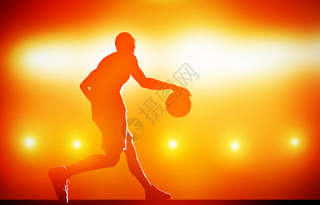 篮球员运球篮球员的双轮风雪用行动灯红色背景的球滚动用红背景的球滚动背景