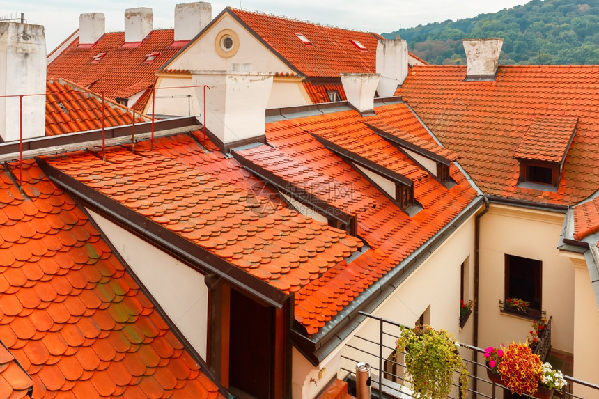 捷克布拉格Lesser镇红砖屋顶图片