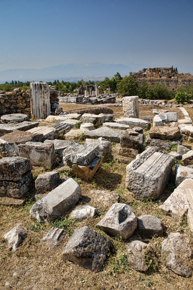 土耳其Pamukkale土耳其希拉波利斯的废墟古城图片