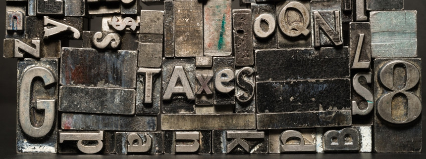 带字母的木制玩具立方体Wooden字母区块图片