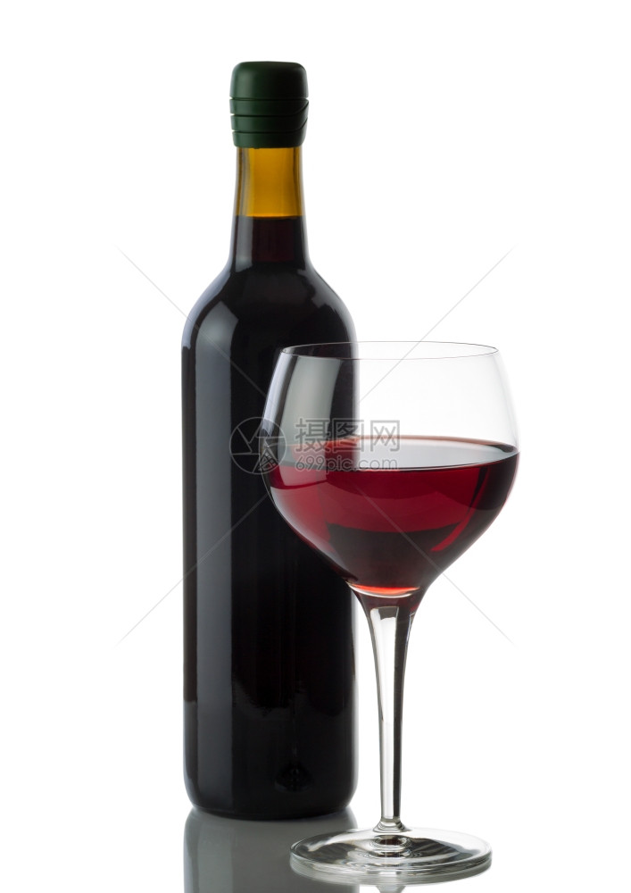 杯红酒满瓶背景白反光图片