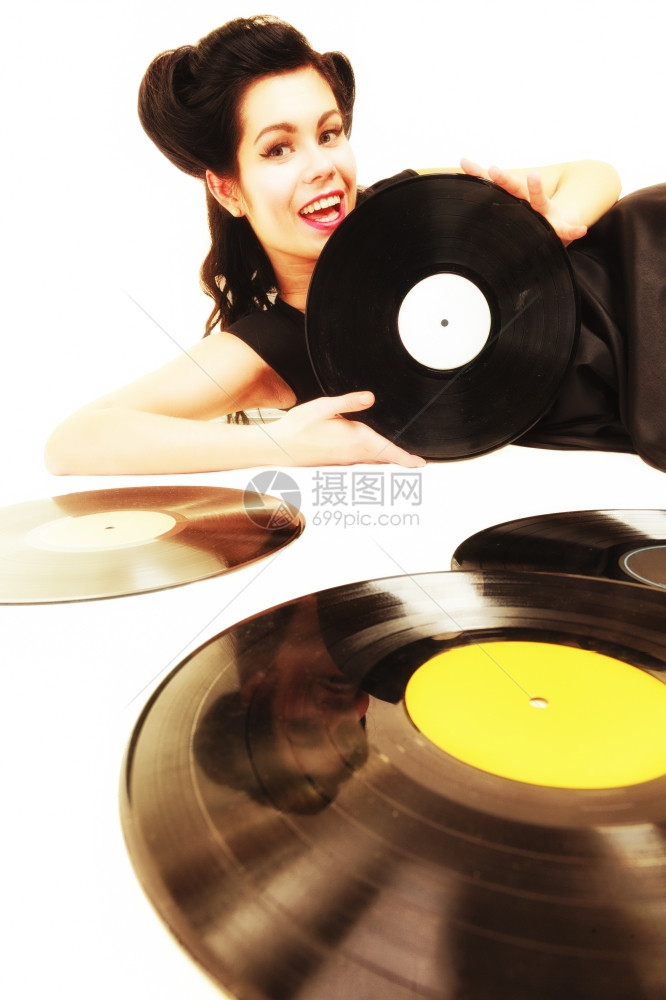 快乐的年轻女古代歌舞和老的代声音学模拟黑乙烯唱片音乐情人图片