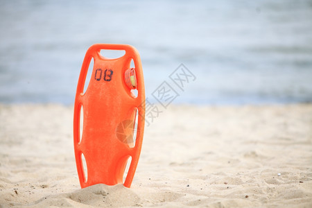 拯救海滩生命人员设备橙保护工具沙滩红塑料浮力援助背景图片