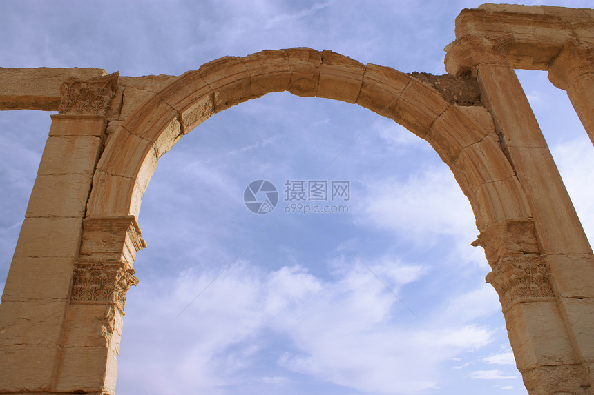 古代Palmyra的柱子上图片