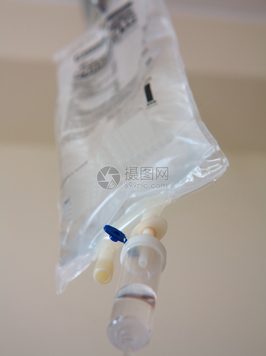医院内注射瓶中含有IV静脉注射溶液的剂图片