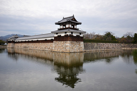 广岛城堡入口处有围墙和水池以抵御敌人的侵袭日本广岛图片