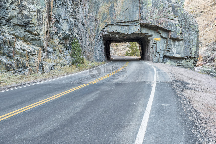 科罗拉多14号高速公路的Poudre峡谷隧道柯林斯堡以西图片