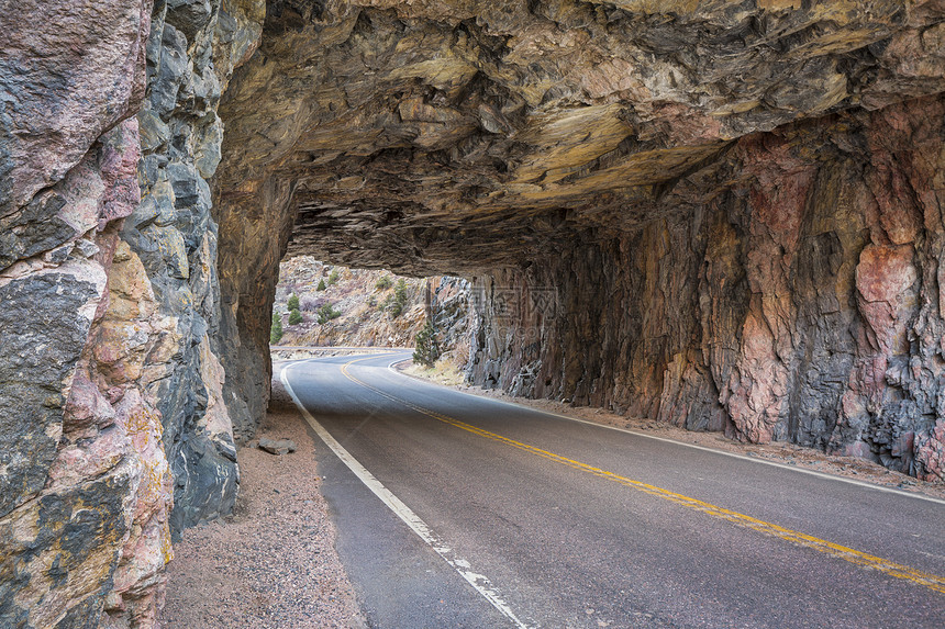科罗拉多14号高速公路的Poudre峡谷隧道柯林斯堡以西图片