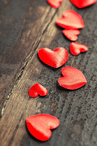 情人节背景有木的红心图片