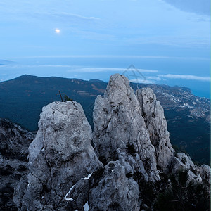 AiPetri山在夜深乌克兰里米亚图片