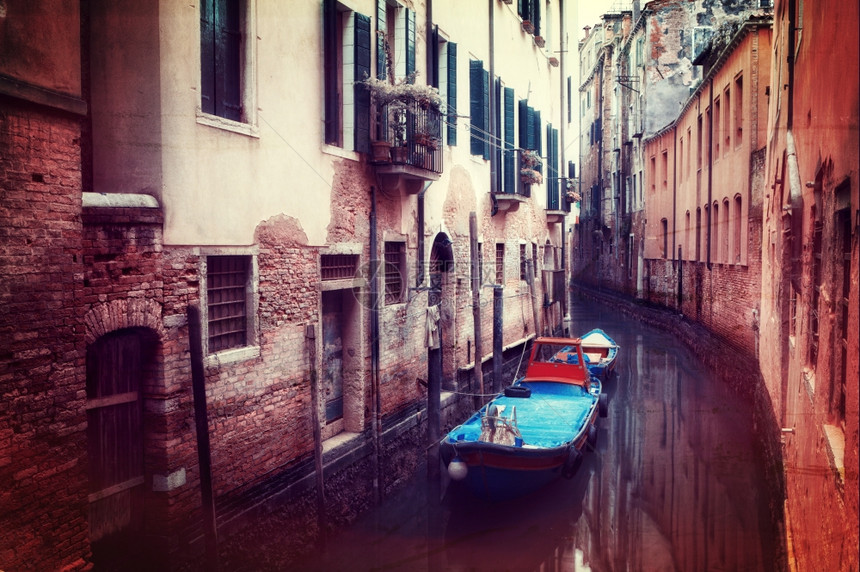 意大利威尼斯小运河的回流风格形象图片