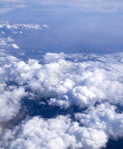 空中的云层背景图图片