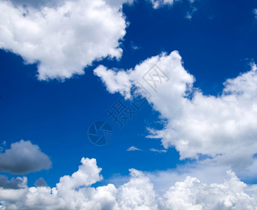 清澈唯美的蓝天白云图片