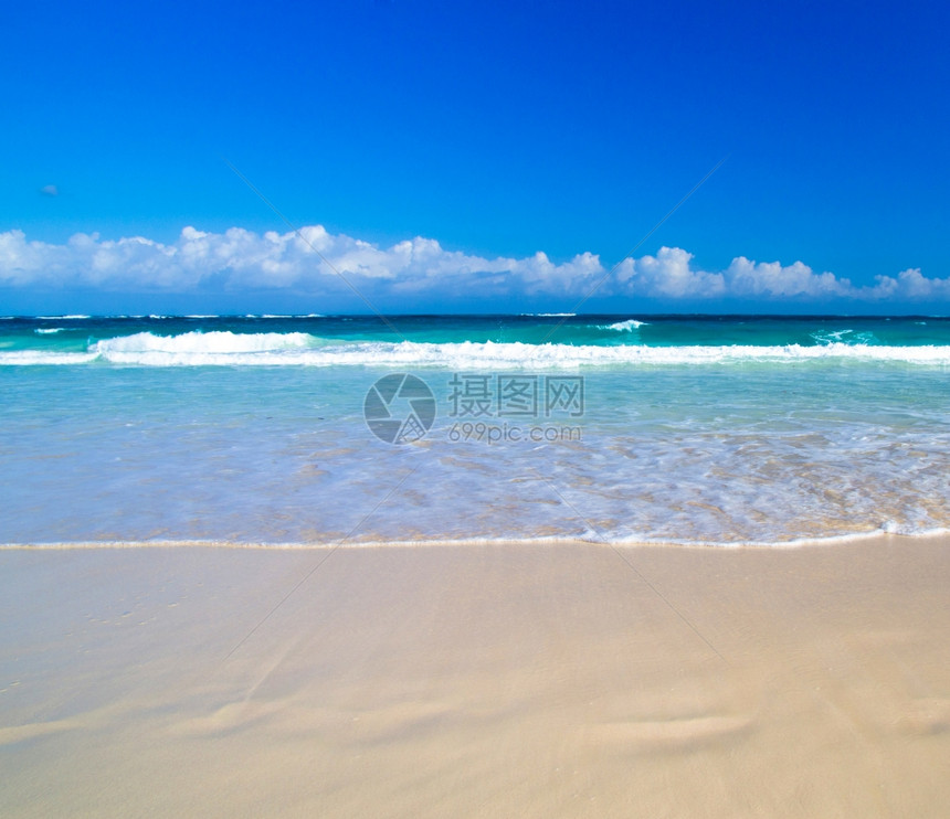 沙滩和美丽的热带海图片