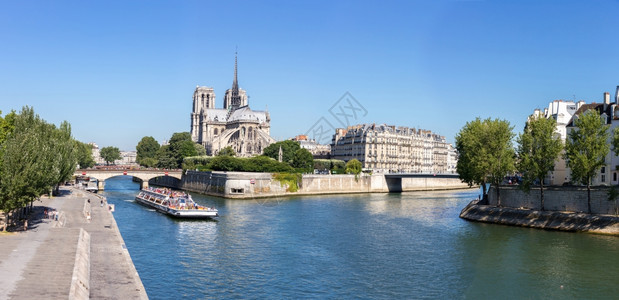 法国巴黎市风景圣母教堂全图片