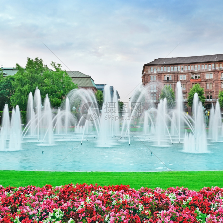 德国曼海姆市中心美丽的喷泉图片