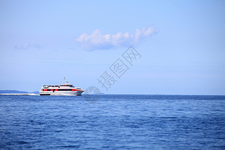 波罗的海欧洲开放水域的客轮渡船背景图片