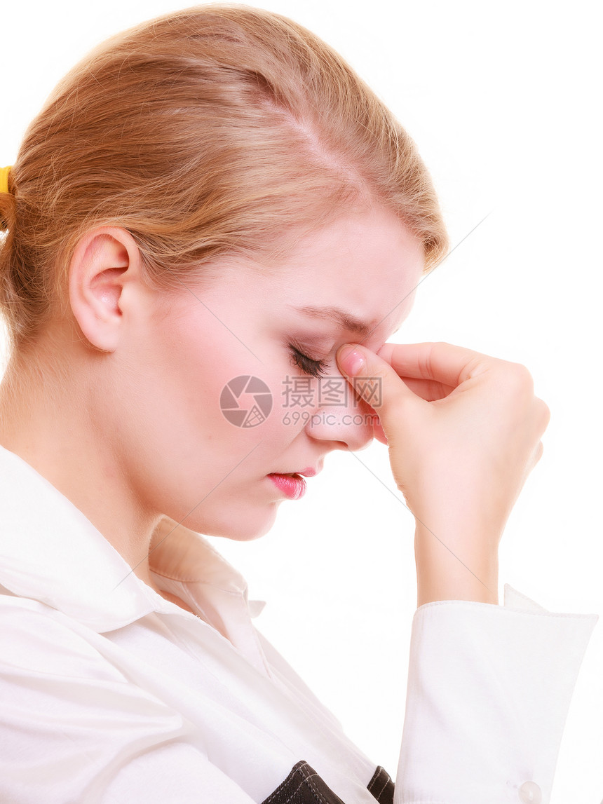 精神紧张的女商人担心年轻头部或鼻疼痛图片