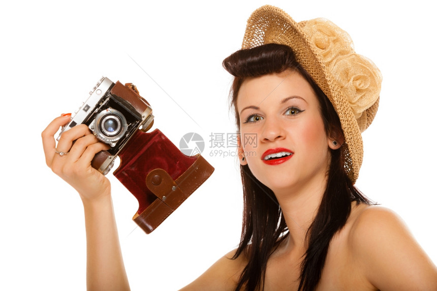 美丽的摄影师可爱的古老风格夏天的少女孩戴着帽子使用古老的旧相机孤立在白色背景上图片