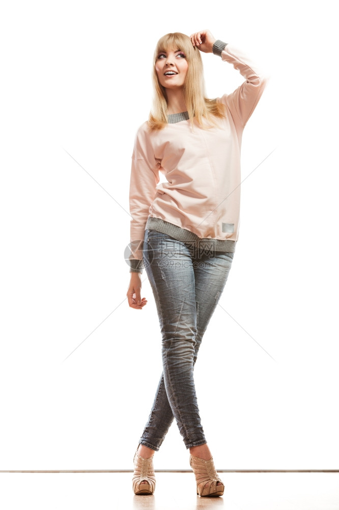 时装年轻金女青年牛仔裤光亮衬衫高跟鞋完全孤立的女模特图片
