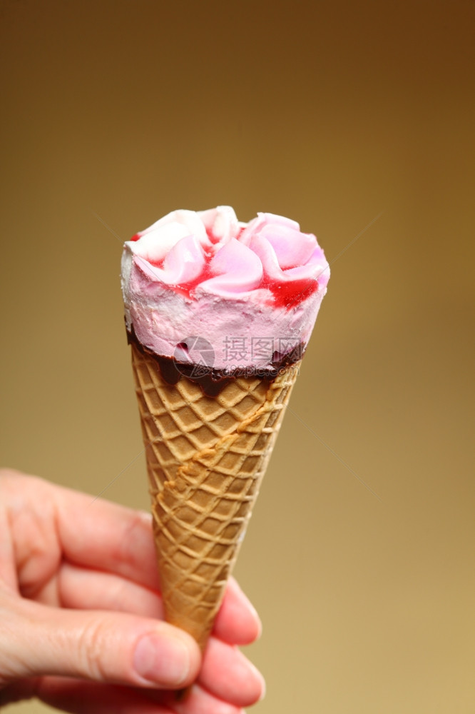 棕色的冰淇淋罐头夏天的甜点图片