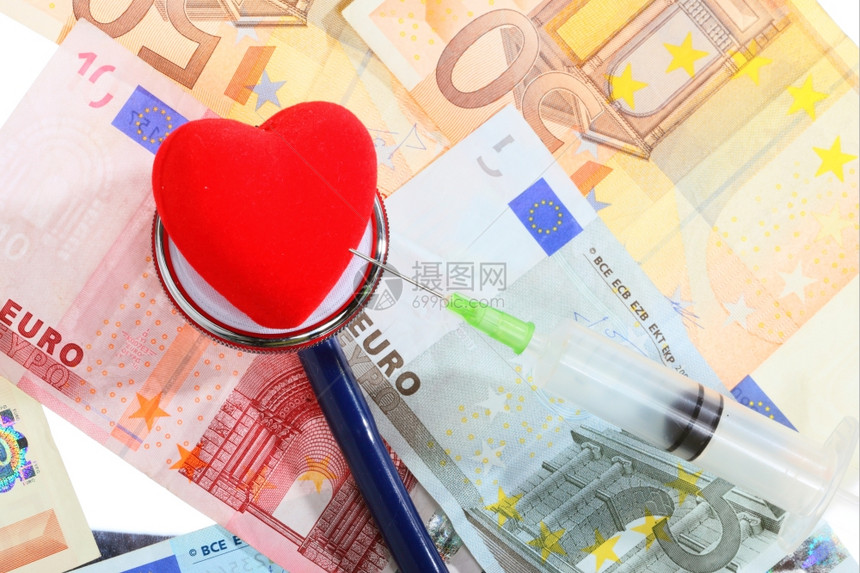 医疗治和高费用保健服务概念用欧元纸钞听诊器红心注射图片