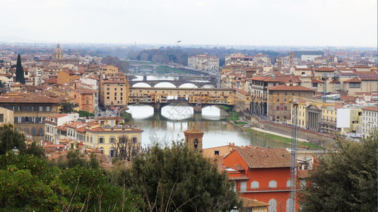 意大利佛罗伦萨庞特韦奇奥桥的美景图片