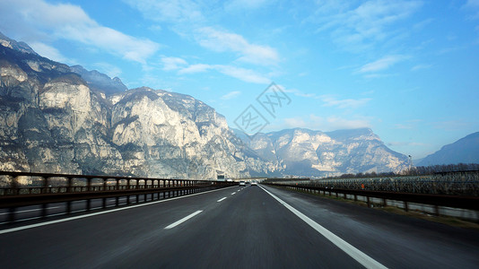 意大利山路的多洛米特人风景图片