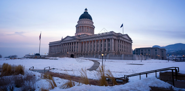 犹他州政府总部外的冻结地面图片