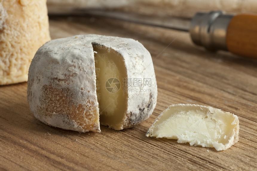 传统的法国山羊奶酪叫做油图片