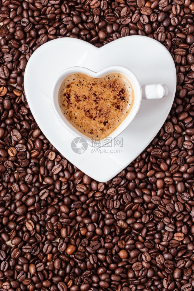热饮白咖啡杯心以烤豆本底的咖啡杯拿铁制成图片
