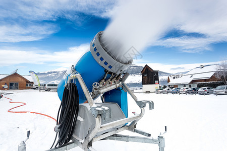 造雪机在滑坡上制造雪背景