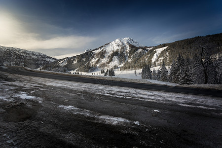 奥地利索尔登山路日出阿尔卑斯山的美景背景