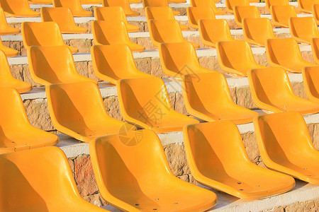 日光下黄椅体育场图片
