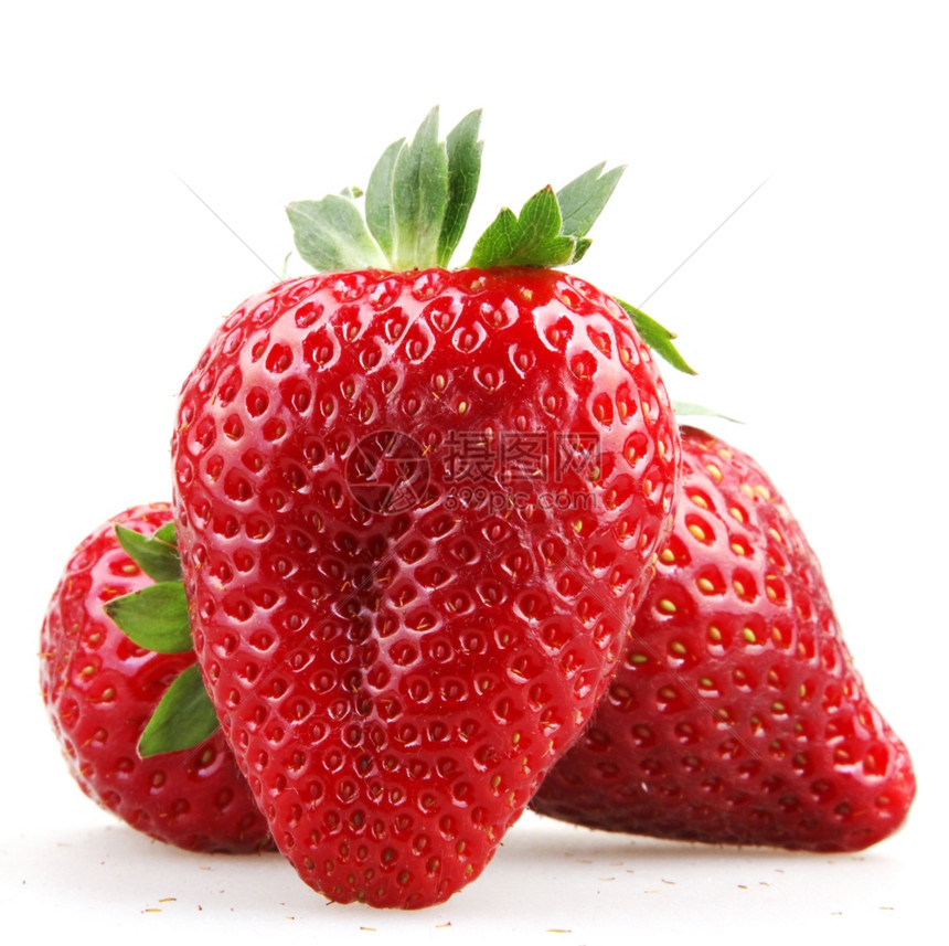 白色背景中孤立的叶草莓图片