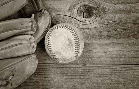 古老的棒球和锈木上手套古老概念水平版式布局边框上的闪光葡萄酒背景