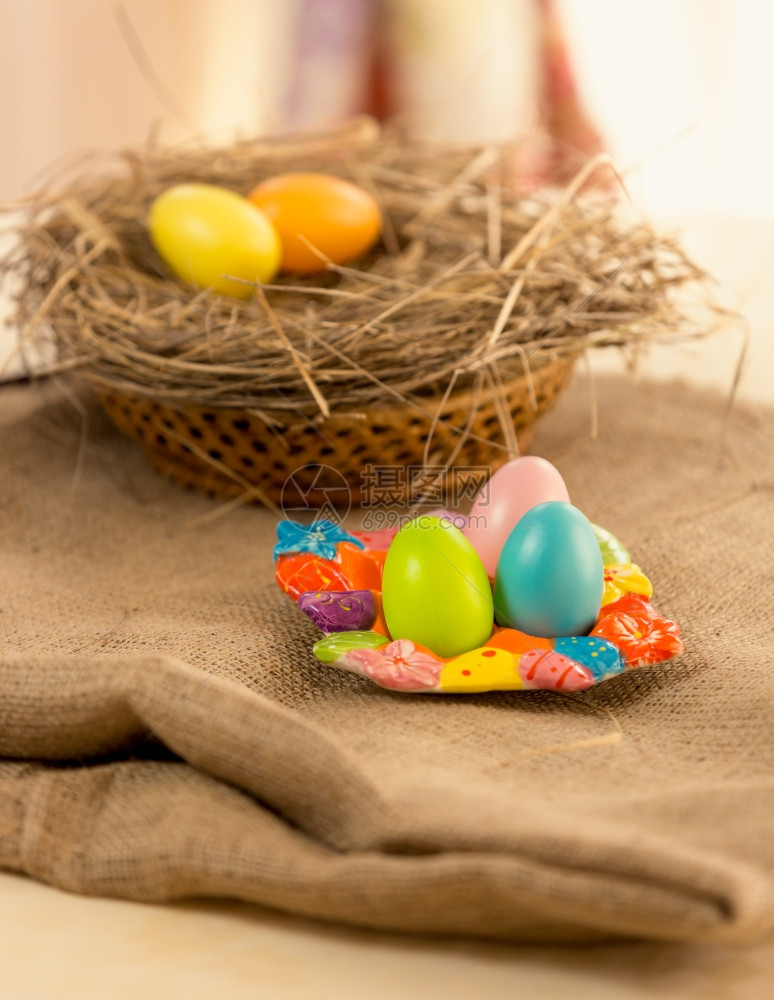 彩色复活节鸡蛋的特辑照片图片
