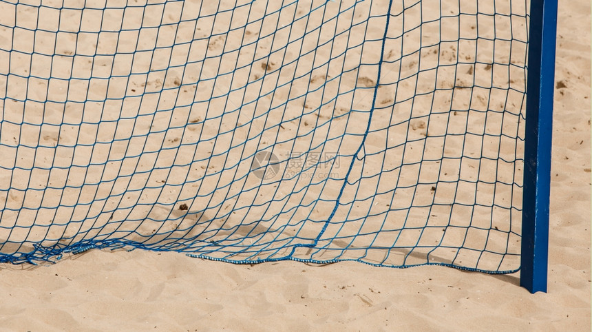 足球夏季运动在户外沙滩的封闭式目标网积极生活方式图片